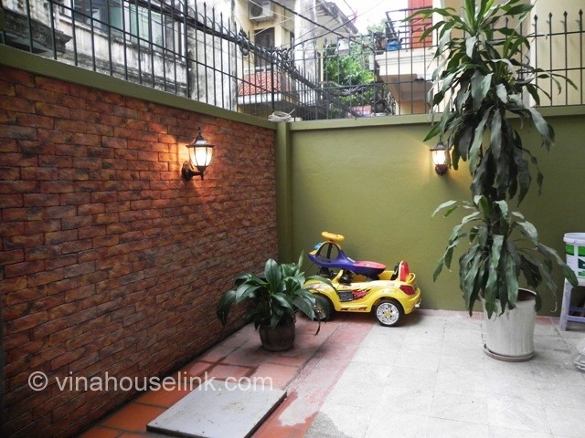 House for rent in Au Co Street with 3,5 floors, very nice location