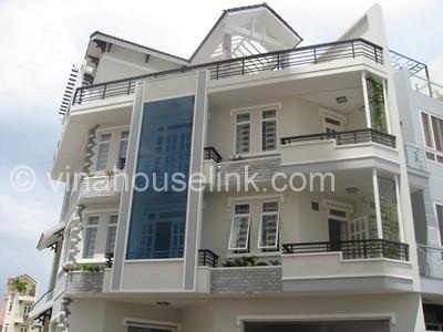 Nice villa in district 2 for rent: 1200 USD.