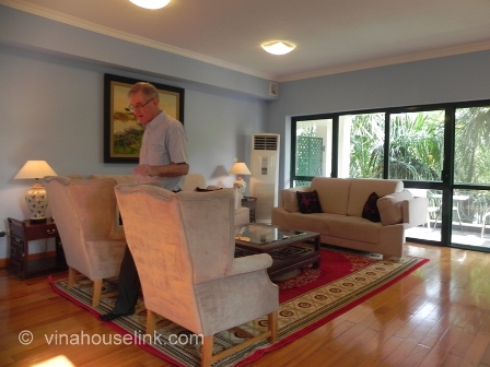 Luxury and fully furnished triplex apartment for rent in Ba Dinh.